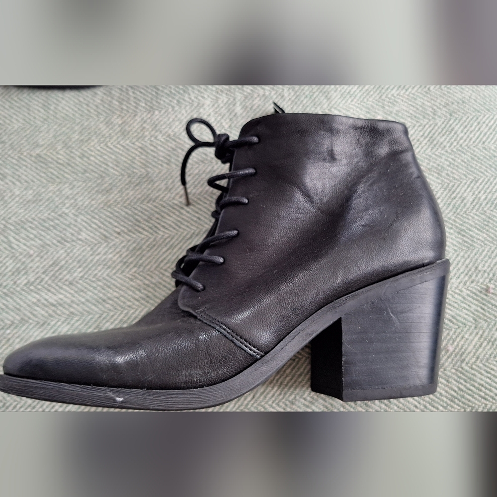 Softt Leather Laceup Ankle Boots Size Womens 8.5